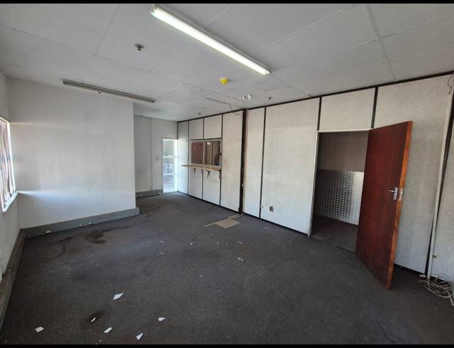 7,250M² INDUSTRIAL YARD TO LET IN ROODEKOP